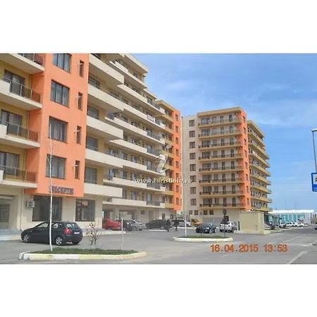 & Clubs Mamaia Apartment