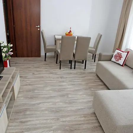 & Clubs Mamaia Apartment